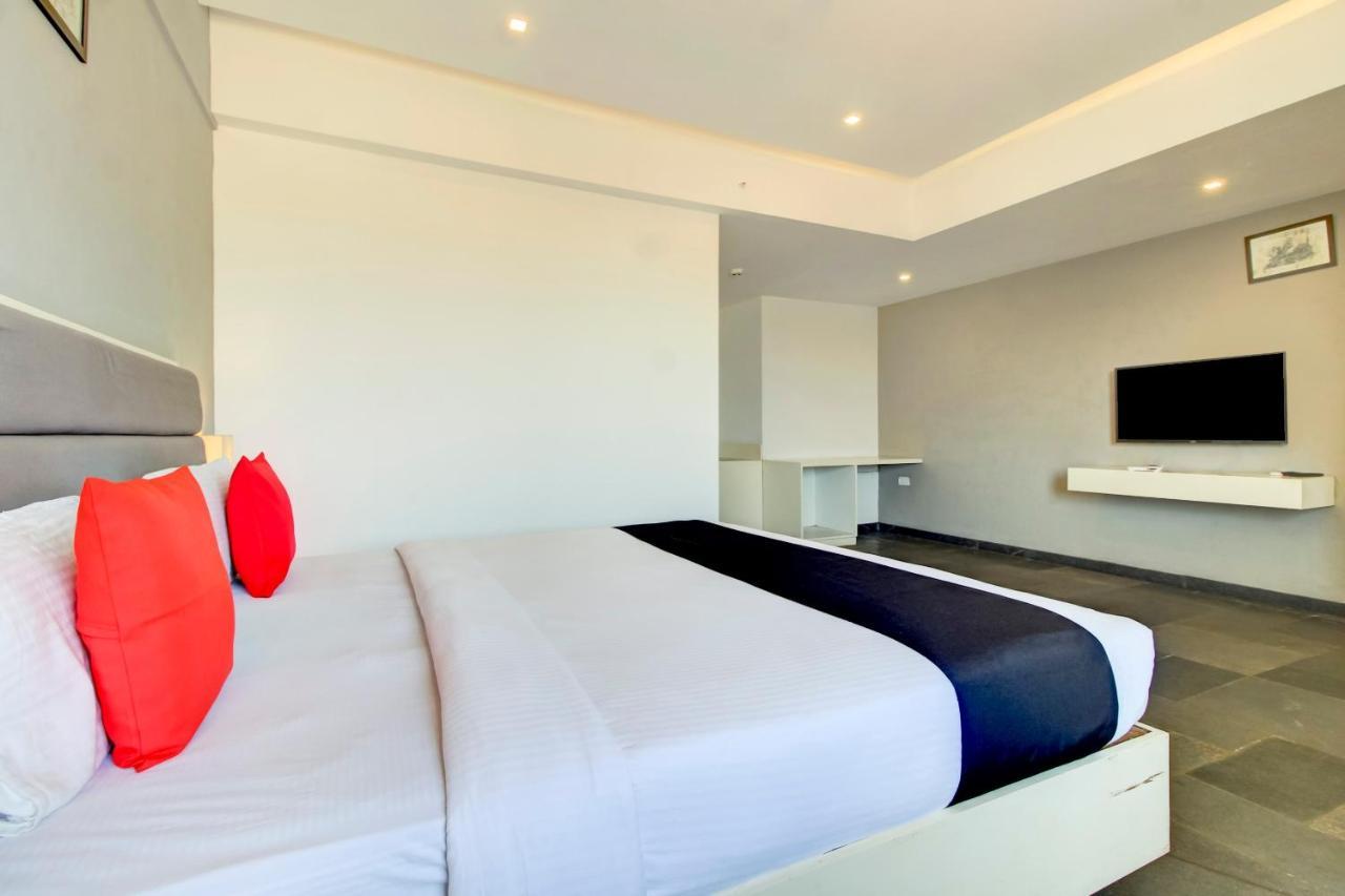 Capital O 77219 Hotel Dwarwata Dharwad Dış mekan fotoğraf