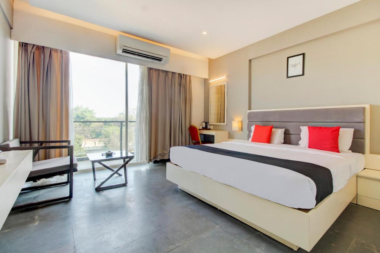 Capital O 77219 Hotel Dwarwata Dharwad Dış mekan fotoğraf